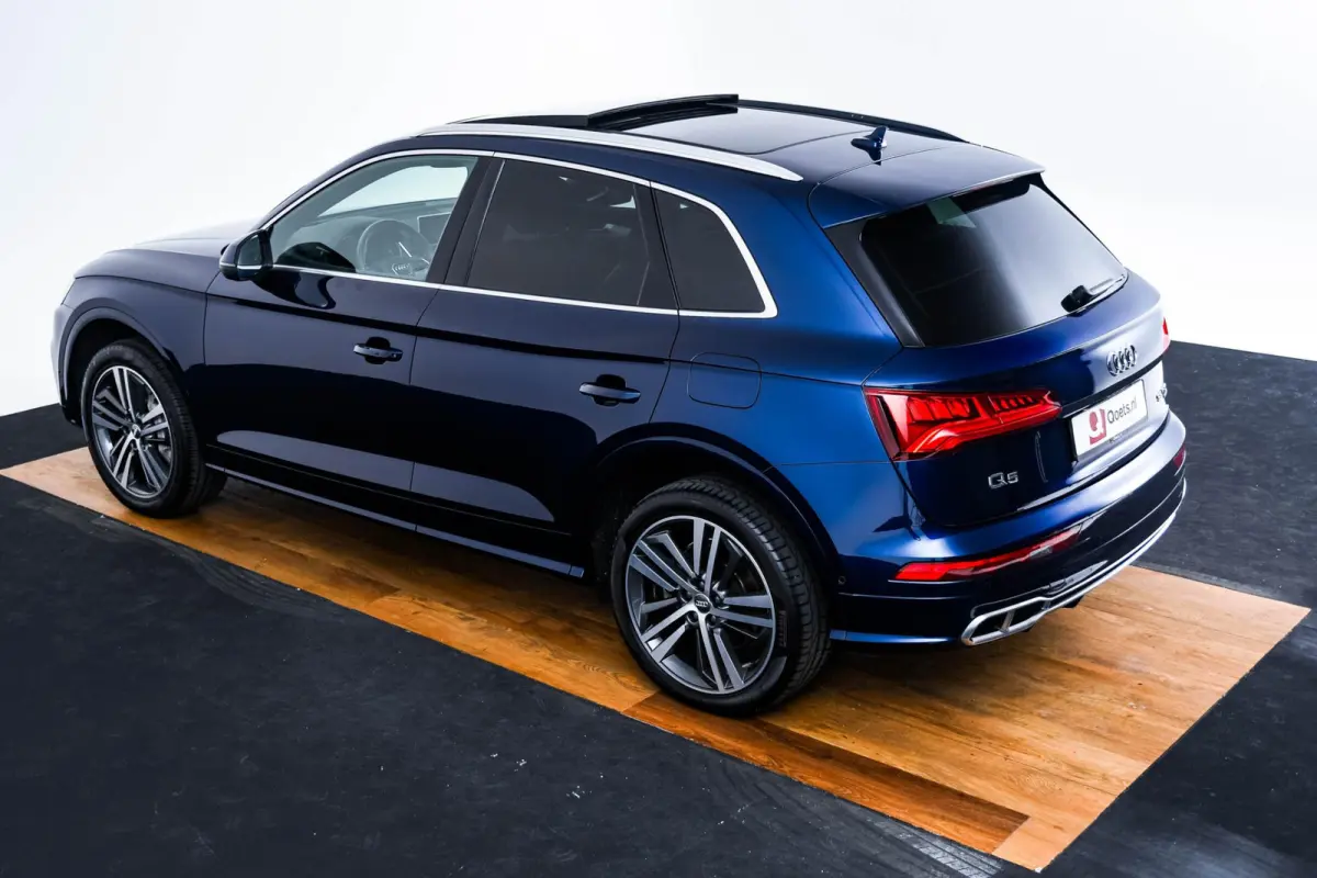 55 TFSI e quattro Competition Panoramadak - Akoestisch glas - Audi soundsystem - Head up - Stoelverwarming - Assistentiepakket 'City en Parking' - Cruise Control - Parkeerassistent -