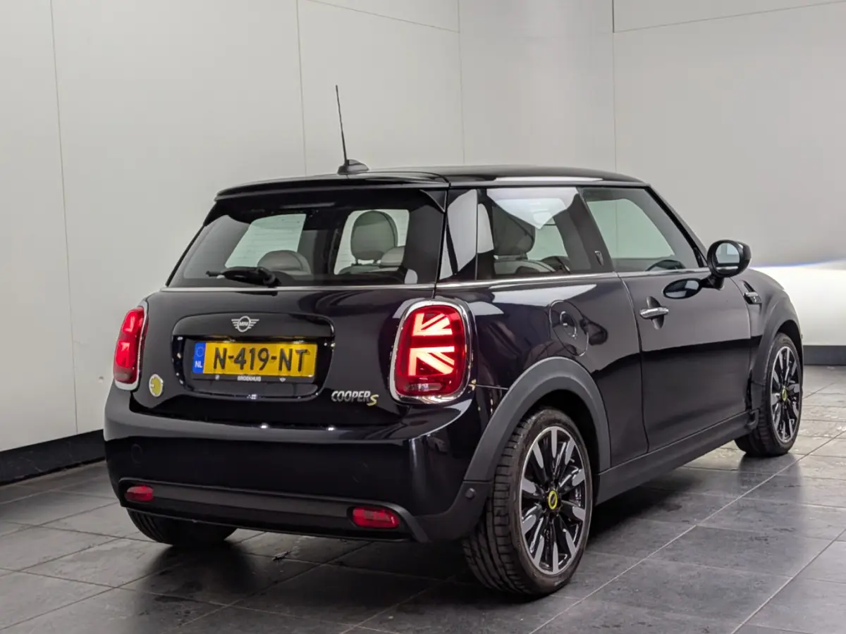 Mini Yours 33 kWh | Pano | SOH 100% | Leder | Stoelverwarming | HUD