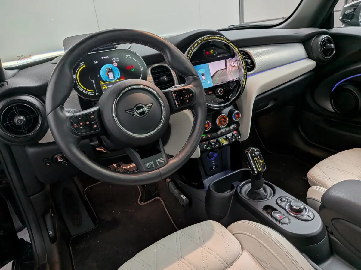 Mini Yours 33 kWh | Pano | SOH 100% | Leder | Stoelverwarming | HUD