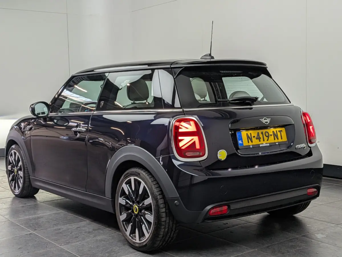 Mini Yours 33 kWh | Pano | SOH 100% | Leder | Stoelverwarming | HUD