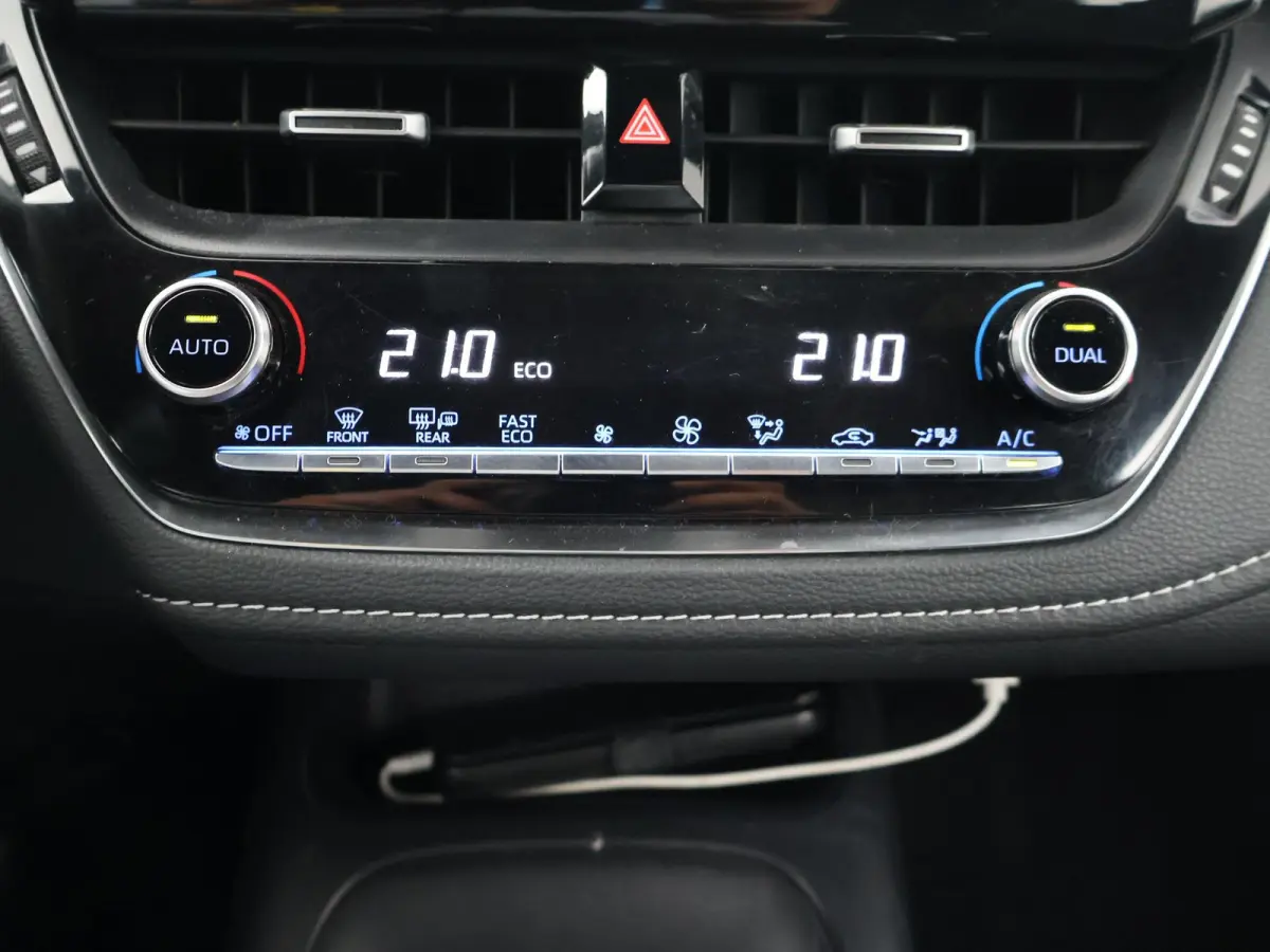 1.8 HYBRID AUT. ACTIVE + ADAPTIVE CRUISE | CAMERA | NAVIGATIE | DAB
