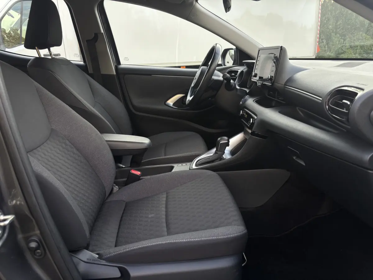 1.5 Hybrid Dynamic Achteruitrijcamera / Cruise control / Keyless entry.