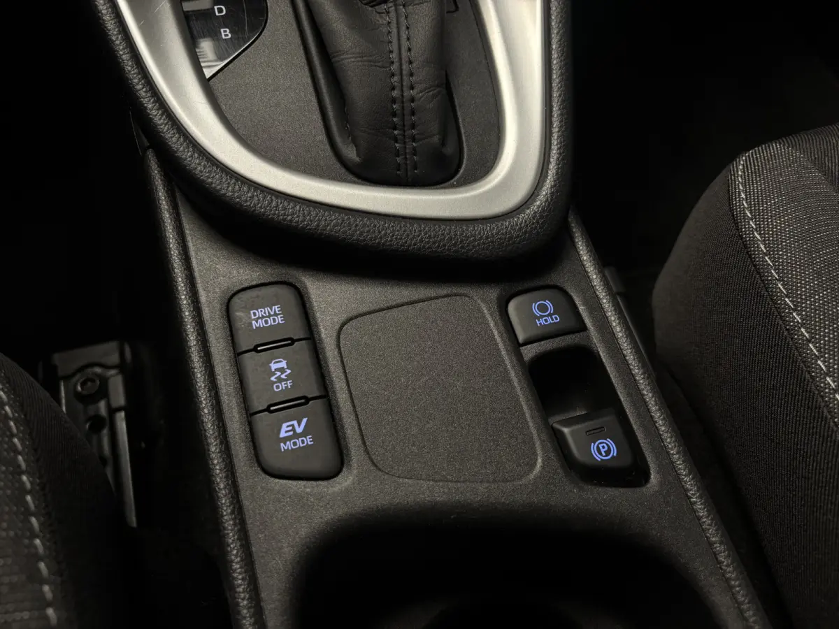 1.5 Hybrid Dynamic Achteruitrijcamera / Cruise control / Keyless entry.