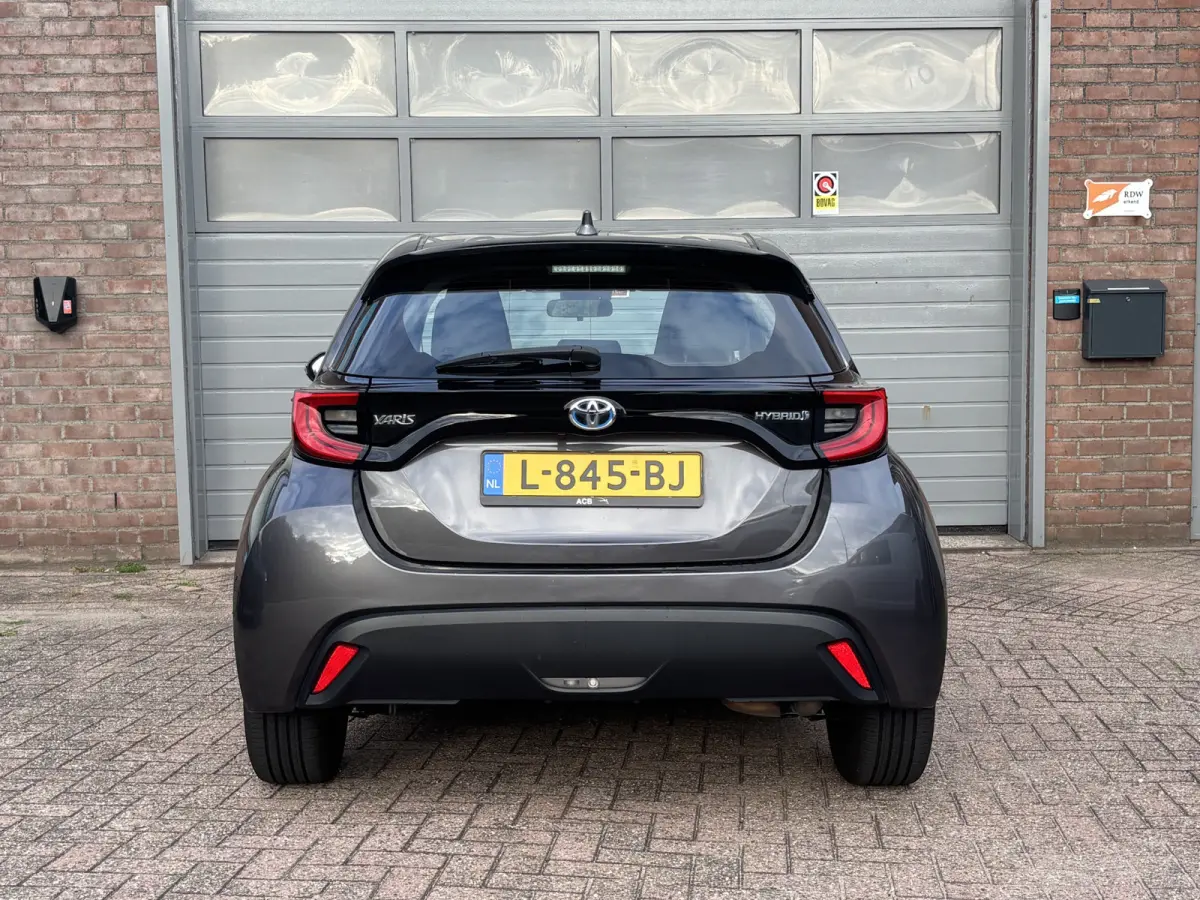 1.5 Hybrid Dynamic Achteruitrijcamera / Cruise control / Keyless entry.