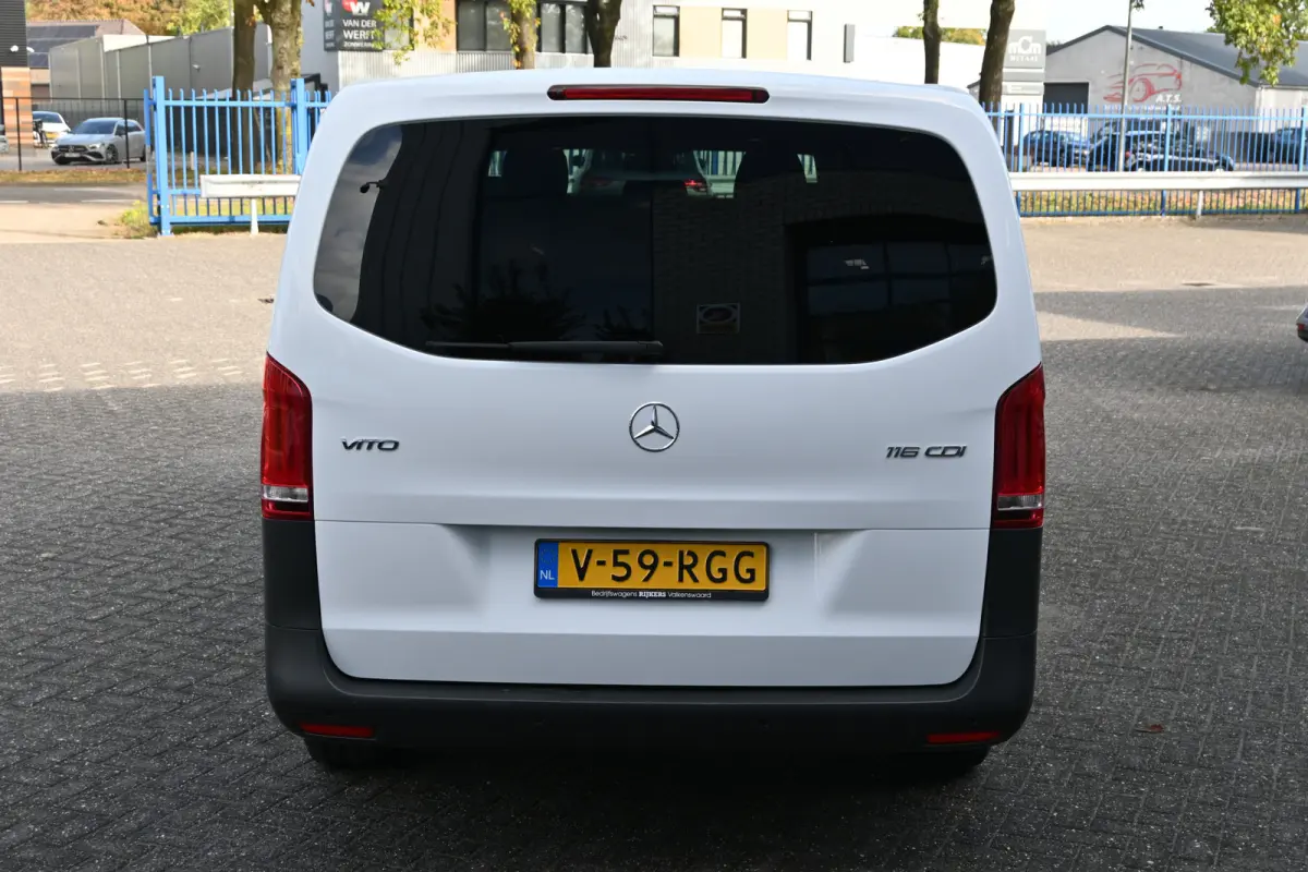 116 CDI L2 DC LED, Apple Carplay/Android Auto