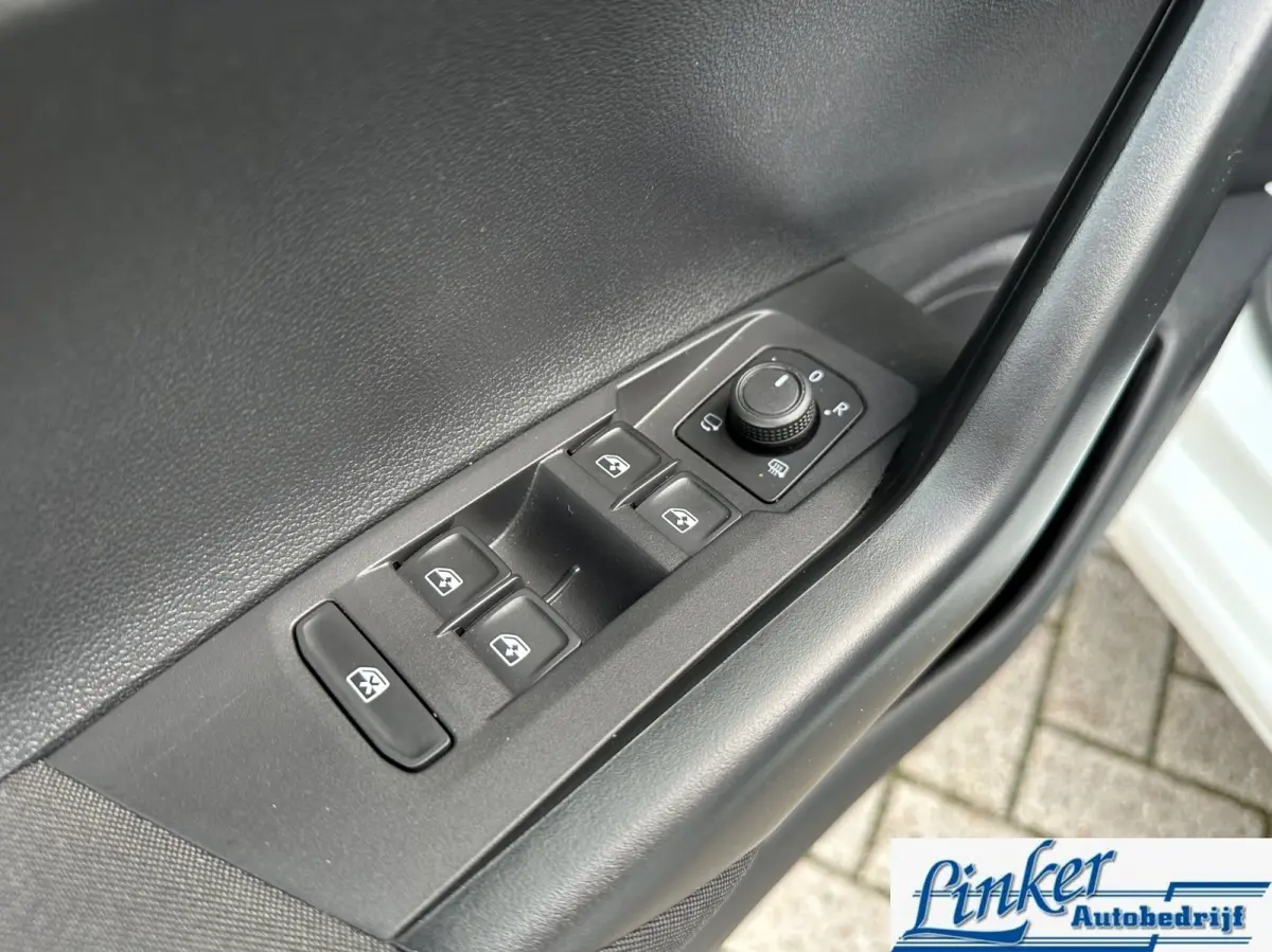 1.0 TSI Life - NL-AUTO | CARPLAY | PDC VOOR/ACHTER