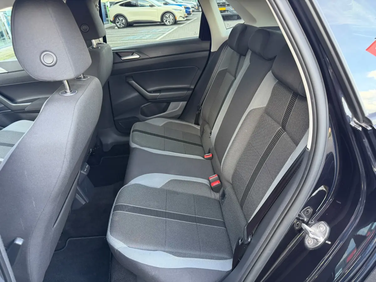1.0 TSI Life Business DSG-7 | IQ Light LED | Carplay | Adaptive Cruise | Stoelverwarming | Parksens | BTW Auto