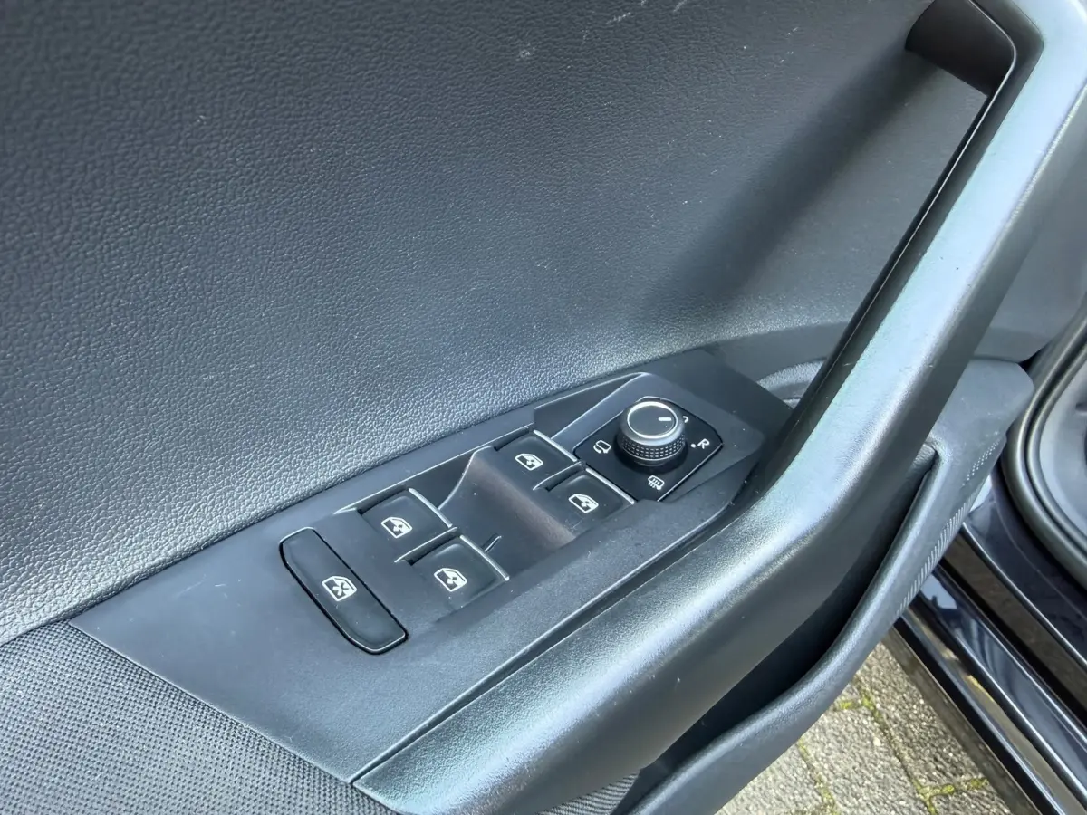 1.0 TSI Life Business DSG-7 | IQ Light LED | Carplay | Adaptive Cruise | Stoelverwarming | Parksens | BTW Auto