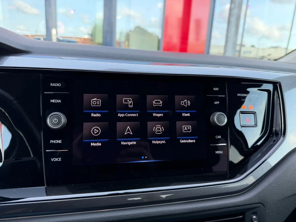 1.0 TSI Life Business DSG-7 | IQ Light LED | Carplay | Adaptive Cruise | Stoelverwarming | Parksens | BTW Auto