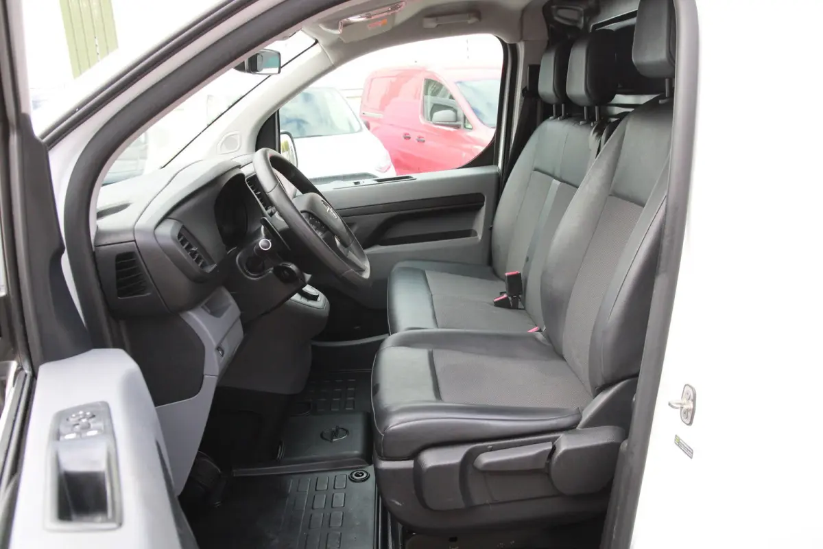 2.0 CDTI L2H1 Edition 122PK Automaat / Camera / Navi / App connect