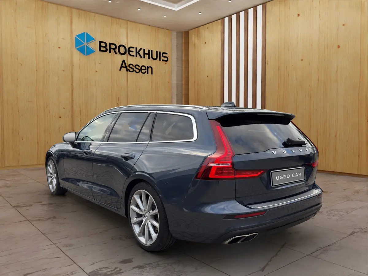 2.0 T4 Momentum Pro | Trekhaak | Camera | Stoelverwarming | Adaptieve Cruise Control | Extra getint glas |