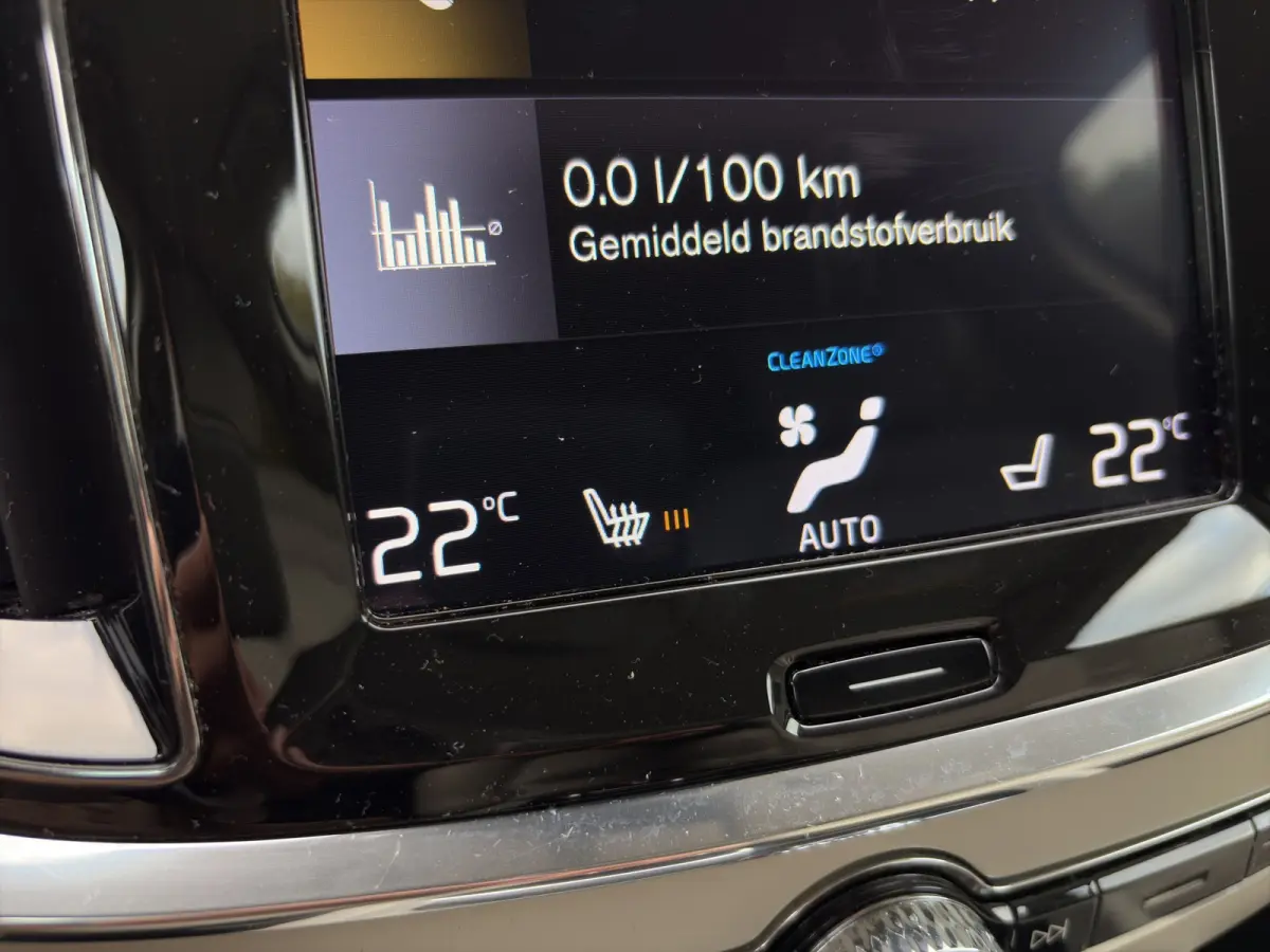 2.0 T4 Momentum Pro | Trekhaak | Camera | Stoelverwarming | Adaptieve Cruise Control | Extra getint glas |