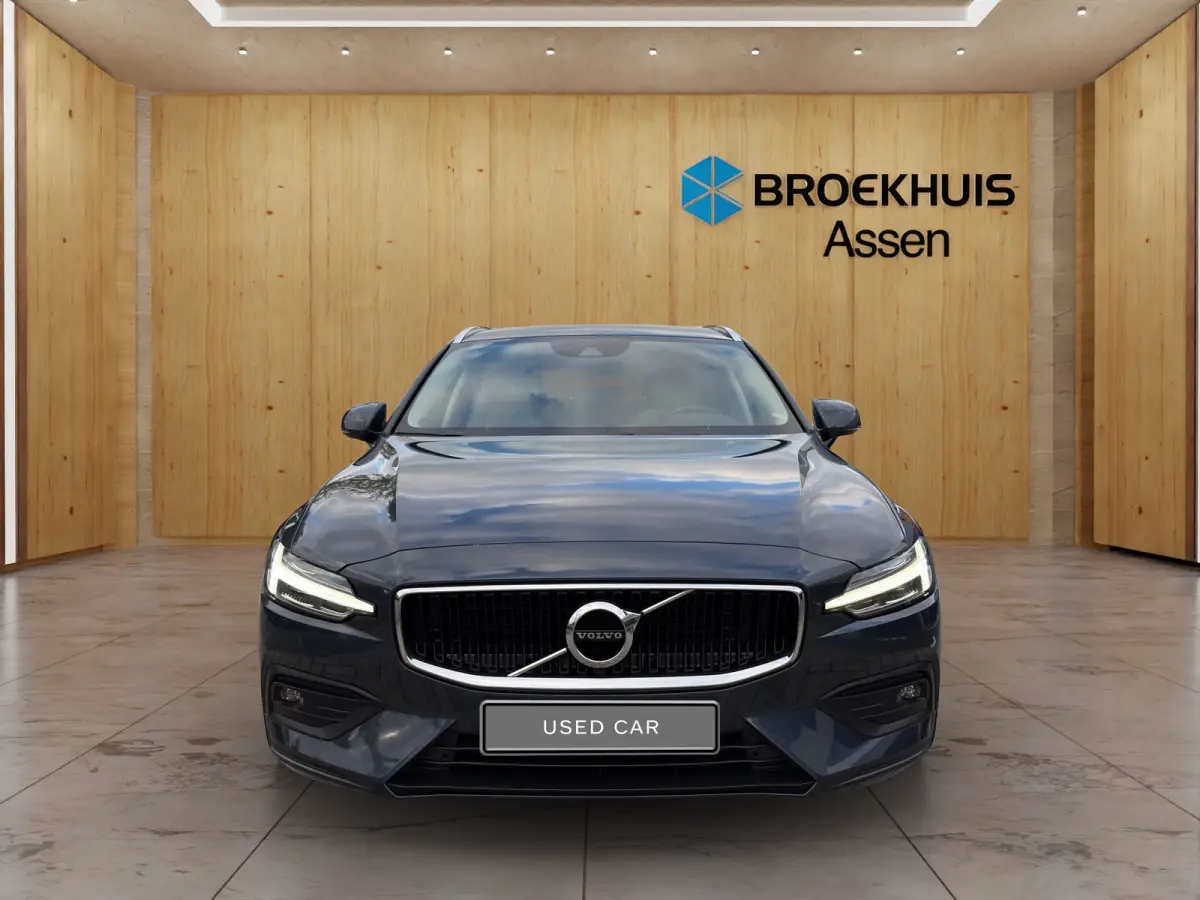 2.0 T4 Momentum Pro | Trekhaak | Camera | Stoelverwarming | Adaptieve Cruise Control | Extra getint glas |