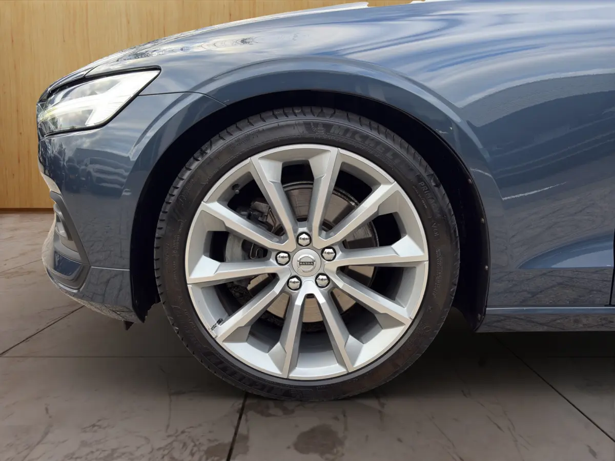 2.0 T4 Momentum Pro | Trekhaak | Camera | Stoelverwarming | Adaptieve Cruise Control | Extra getint glas |
