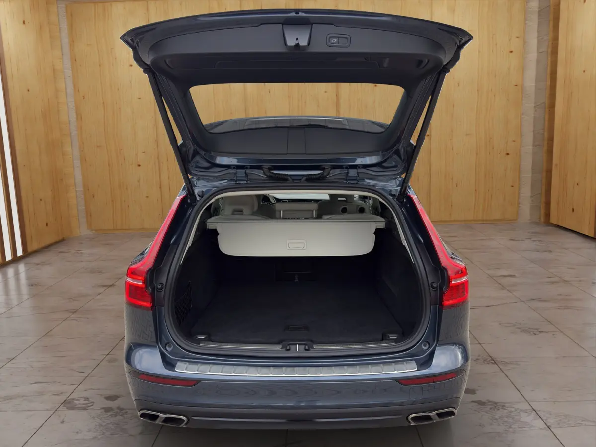 2.0 T4 Momentum Pro | Trekhaak | Camera | Stoelverwarming | Adaptieve Cruise Control | Extra getint glas |