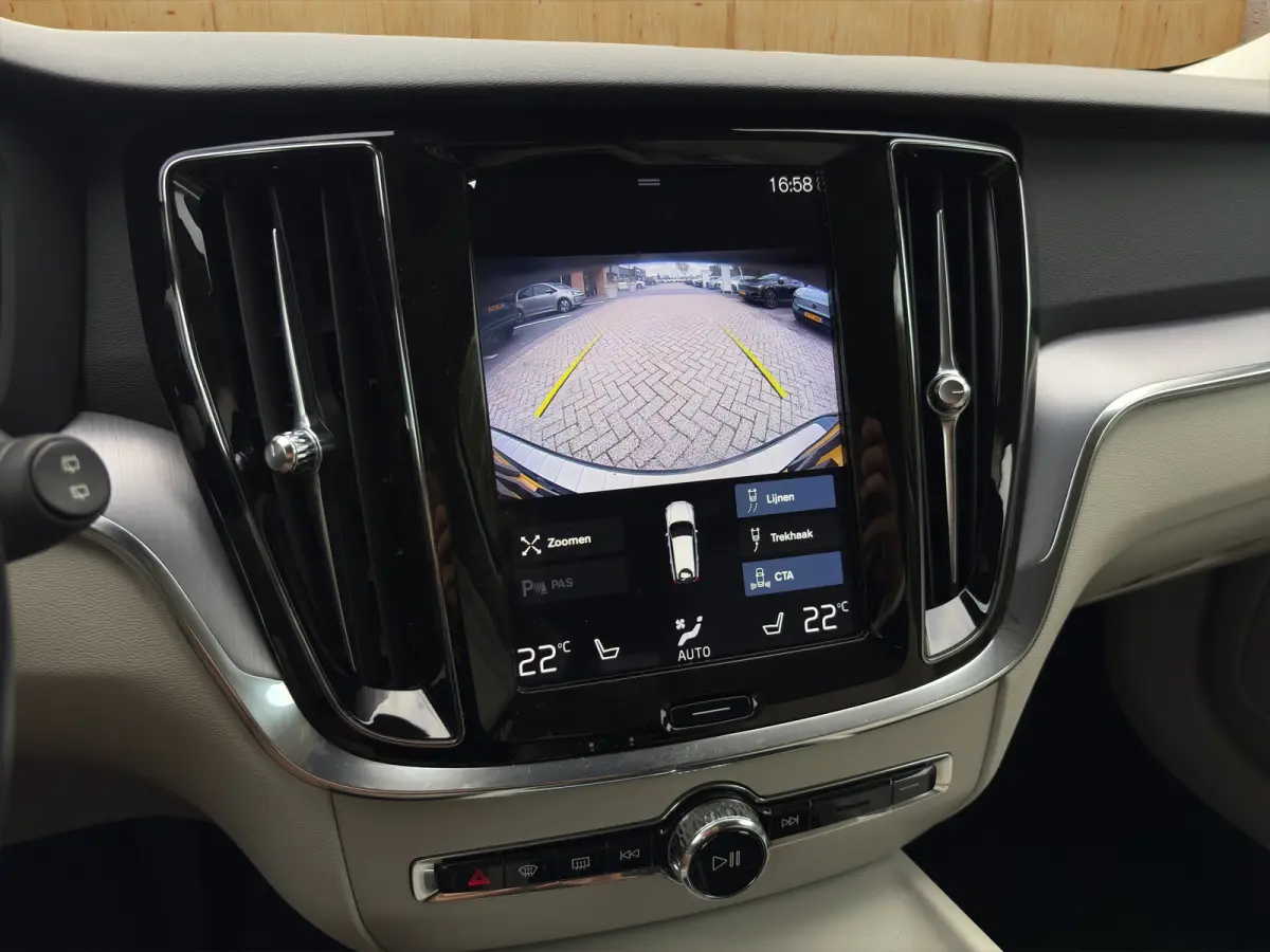 2.0 T4 Momentum Pro | Trekhaak | Camera | Stoelverwarming | Adaptieve Cruise Control | Extra getint glas |