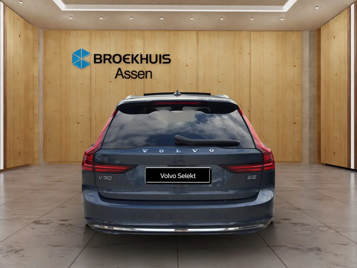 B5 Plus Bright | Harman Kardon | Trekhaak | Camera | Stoel + Stuur Verwarming | Panoramadak |