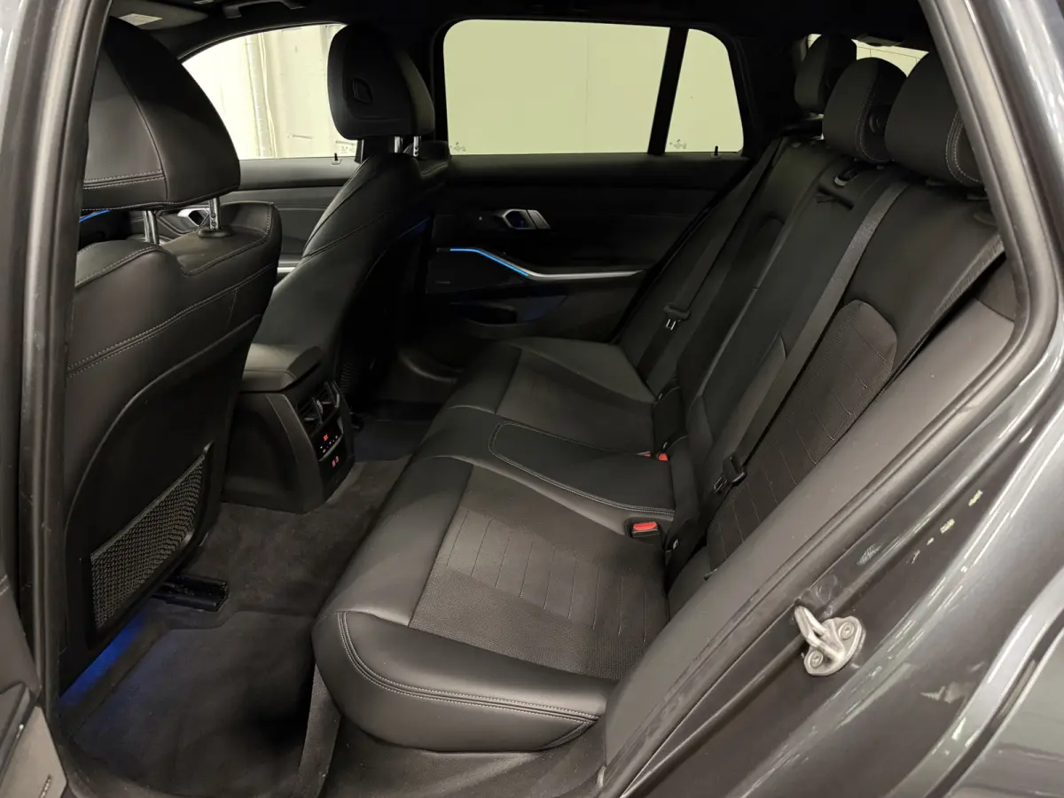 330e xDrive High Exe PANO/TREKHAAK/H&K/MEMORY/ACC/CAMERA/LEER-SPORT/SFEER/LED/18"M-SPORT BLACK/DONKERE-HEMEL/SHADOW-LINE/MINERALGRAU/SPORT-LINE/ABSOLUTE NIEUWSTAAT