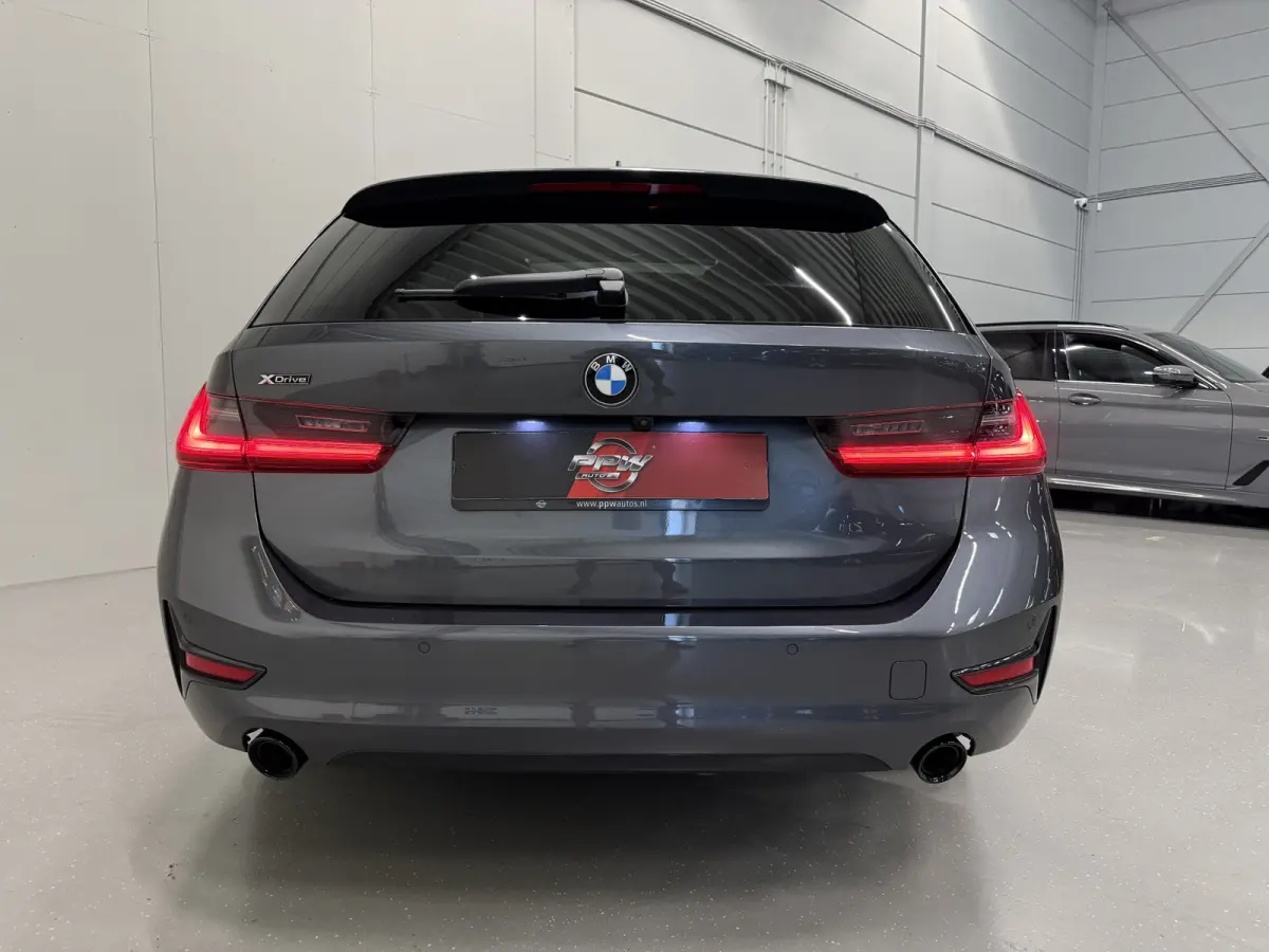 330e xDrive High Exe PANO/TREKHAAK/H&K/MEMORY/ACC/CAMERA/LEER-SPORT/SFEER/LED/18"M-SPORT BLACK/DONKERE-HEMEL/SHADOW-LINE/MINERALGRAU/SPORT-LINE/ABSOLUTE NIEUWSTAAT