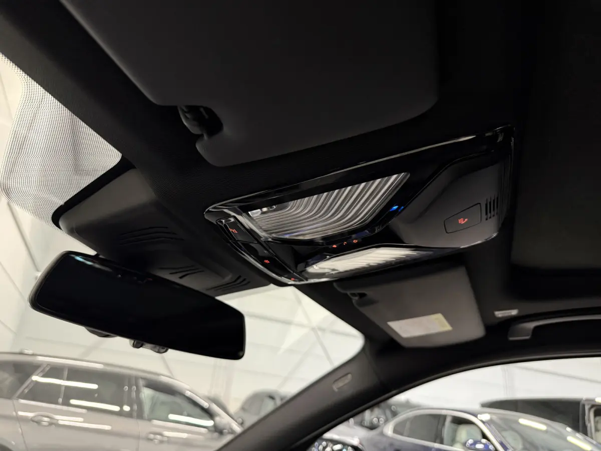 330e xDrive High Exe PANO/TREKHAAK/H&K/MEMORY/ACC/CAMERA/LEER-SPORT/SFEER/LED/18"M-SPORT BLACK/DONKERE-HEMEL/SHADOW-LINE/MINERALGRAU/SPORT-LINE/ABSOLUTE NIEUWSTAAT