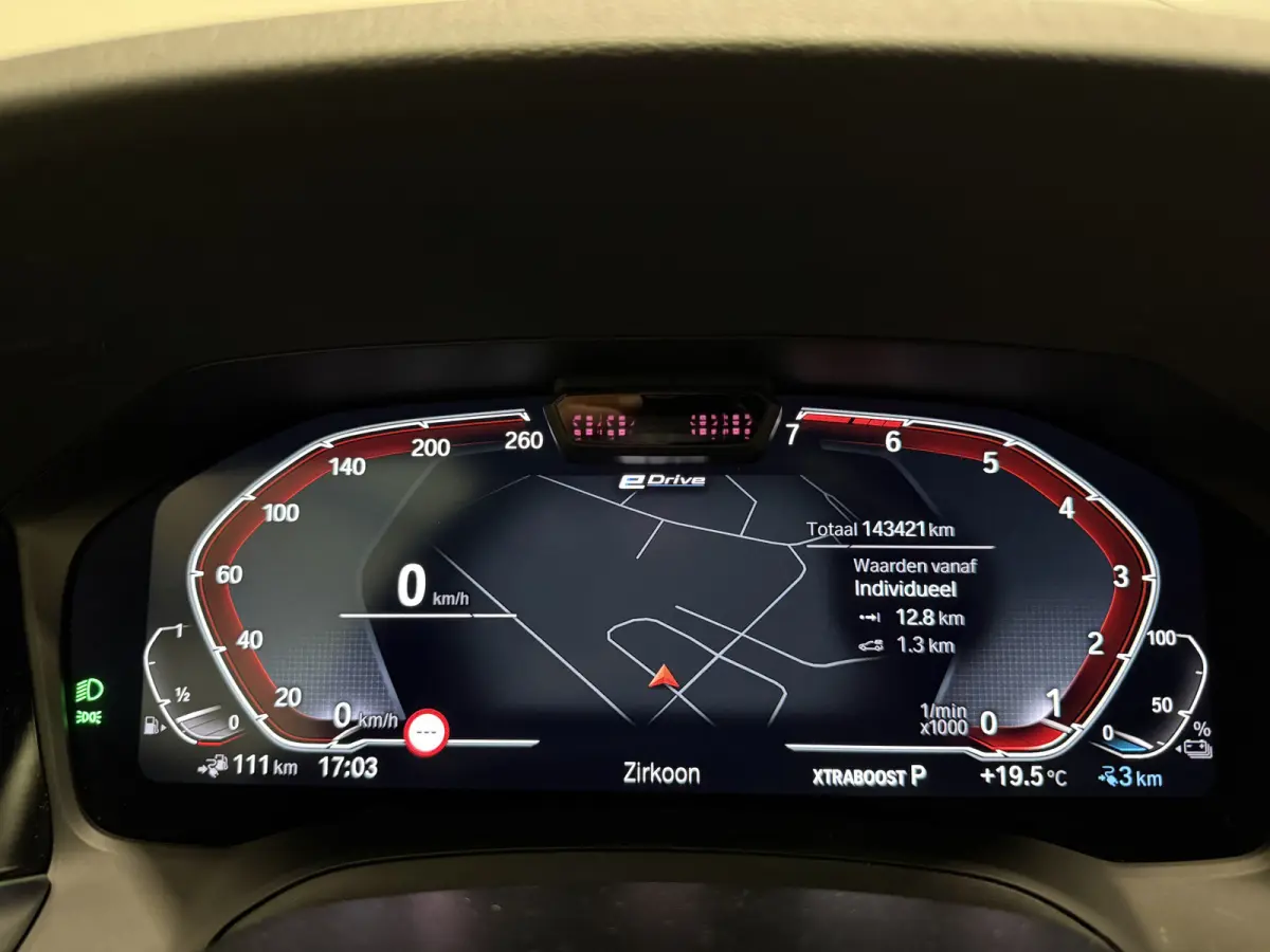 330e xDrive High Exe PANO/TREKHAAK/H&K/MEMORY/ACC/CAMERA/LEER-SPORT/SFEER/LED/18"M-SPORT BLACK/DONKERE-HEMEL/SHADOW-LINE/MINERALGRAU/SPORT-LINE/ABSOLUTE NIEUWSTAAT