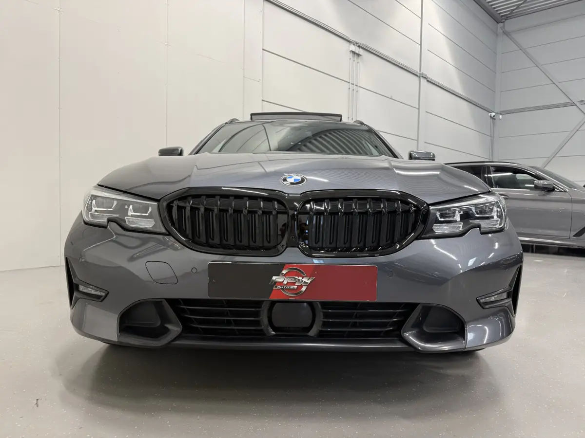 330e xDrive High Exe PANO/TREKHAAK/H&K/MEMORY/ACC/CAMERA/LEER-SPORT/SFEER/LED/18"M-SPORT BLACK/DONKERE-HEMEL/SHADOW-LINE/MINERALGRAU/SPORT-LINE/ABSOLUTE NIEUWSTAAT