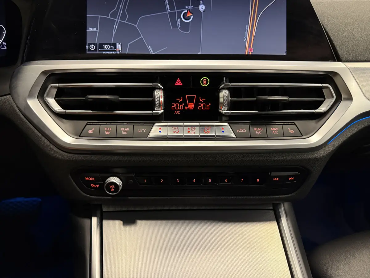 330e xDrive High Exe PANO/TREKHAAK/H&K/MEMORY/ACC/CAMERA/LEER-SPORT/SFEER/LED/18"M-SPORT BLACK/DONKERE-HEMEL/SHADOW-LINE/MINERALGRAU/SPORT-LINE/ABSOLUTE NIEUWSTAAT