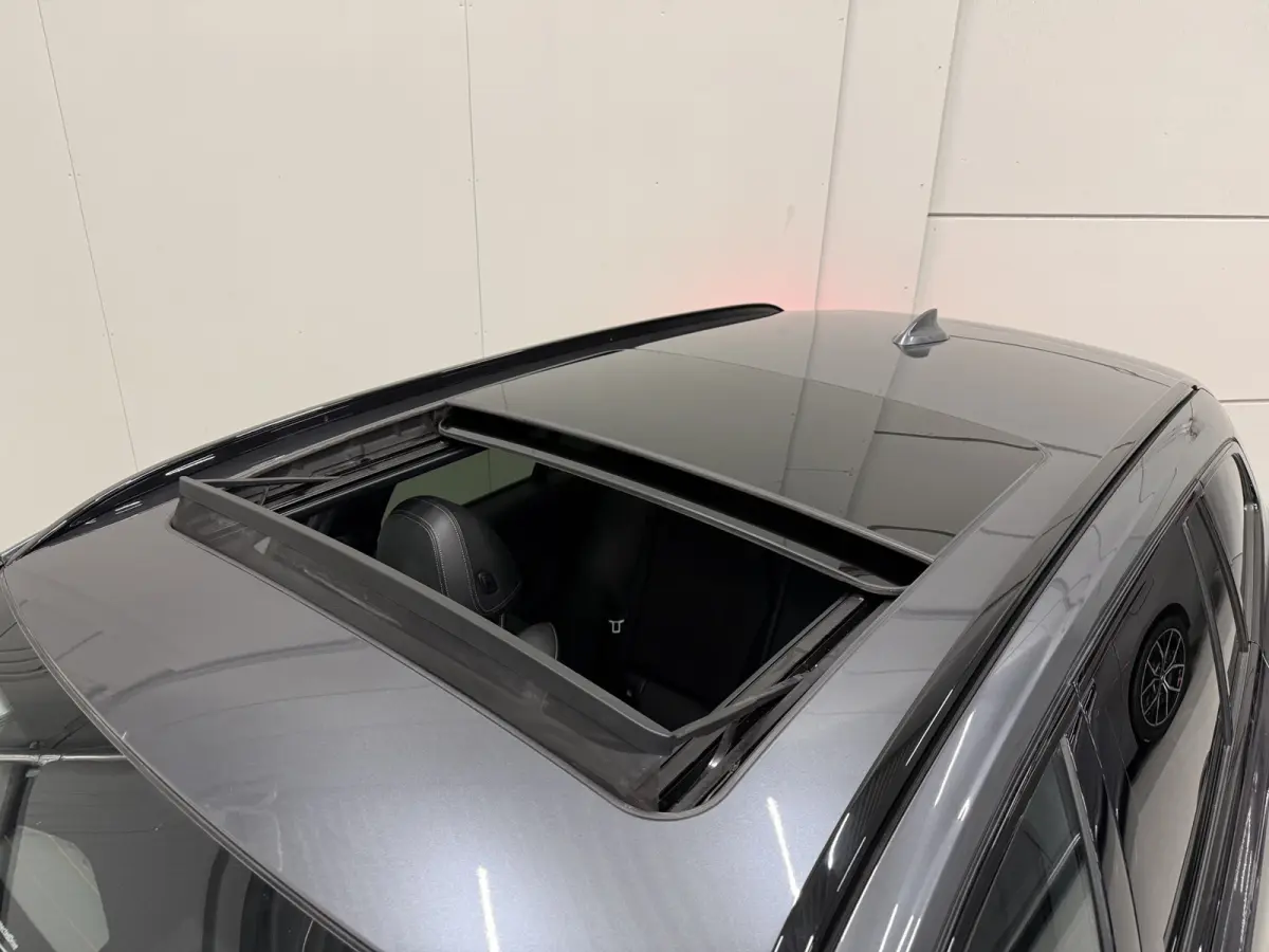 330e xDrive High Exe PANO/TREKHAAK/H&K/MEMORY/ACC/CAMERA/LEER-SPORT/SFEER/LED/18"M-SPORT BLACK/DONKERE-HEMEL/SHADOW-LINE/MINERALGRAU/SPORT-LINE/ABSOLUTE NIEUWSTAAT