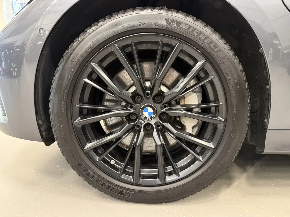330e xDrive High Exe PANO/TREKHAAK/H&K/MEMORY/ACC/CAMERA/LEER-SPORT/SFEER/LED/18"M-SPORT BLACK/DONKERE-HEMEL/SHADOW-LINE/MINERALGRAU/SPORT-LINE/ABSOLUTE NIEUWSTAAT