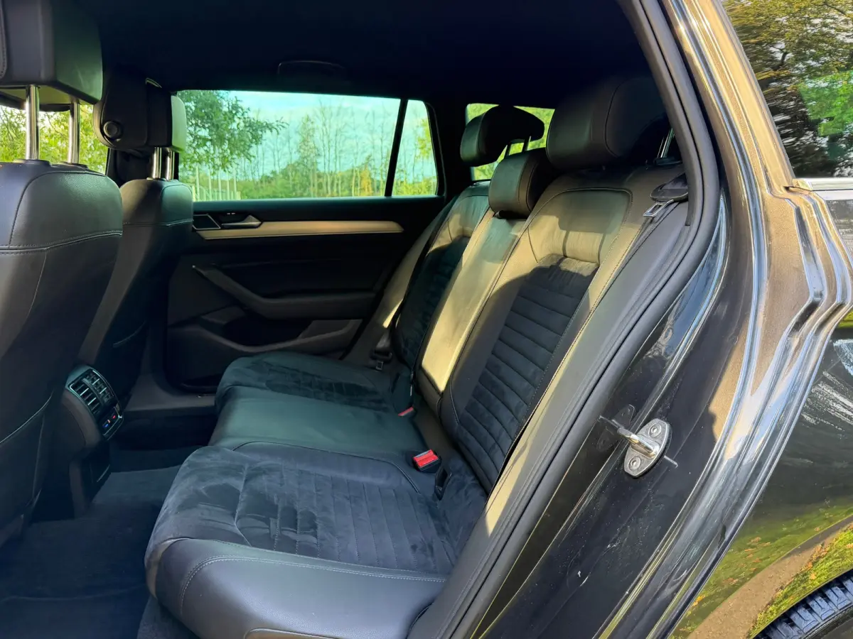 1.6 TDI Highline Business R | Navi + Cruise control Nu € 10.275 Inclusief BTW,- !!!