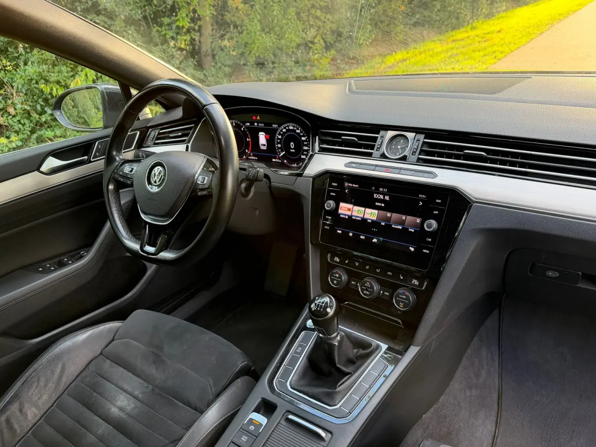 1.6 TDI Highline Business R | Navi + Cruise control Nu € 10.275 Inclusief BTW,- !!!
