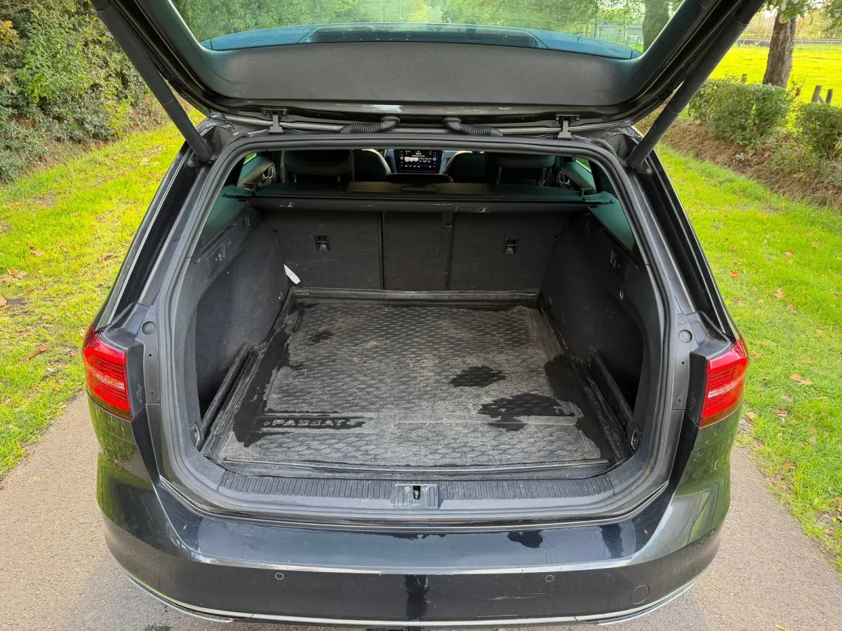 1.6 TDI Highline Business R | Navi + Cruise control Nu € 10.275 Inclusief BTW,- !!!