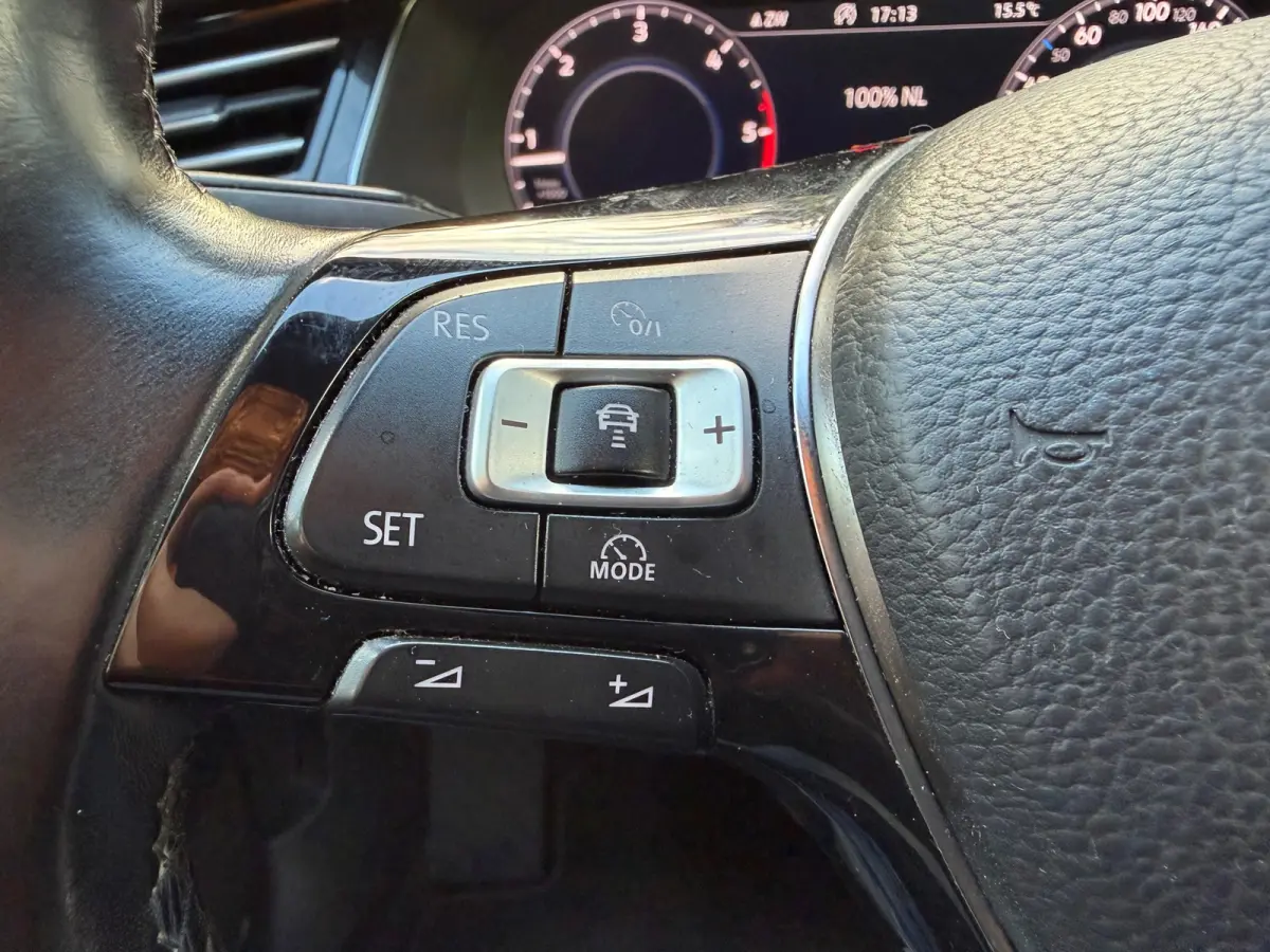 1.6 TDI Highline Business R | Navi + Cruise control Nu € 10.275 Inclusief BTW,- !!!