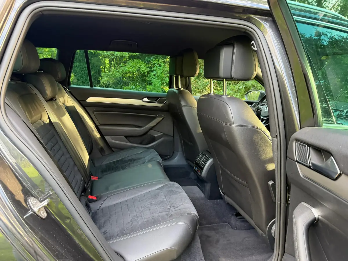 1.6 TDI Highline Business R | Navi + Cruise control Nu € 10.275 Inclusief BTW,- !!!