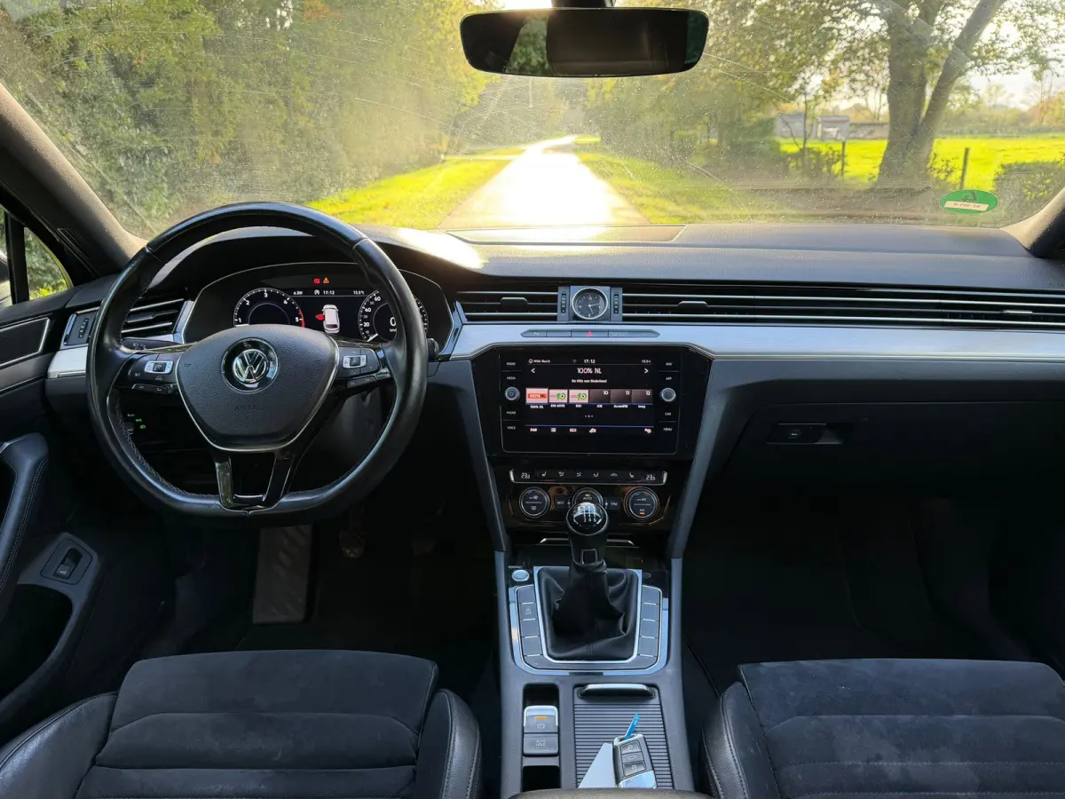1.6 TDI Highline Business R | Navi + Cruise control Nu € 10.275 Inclusief BTW,- !!!