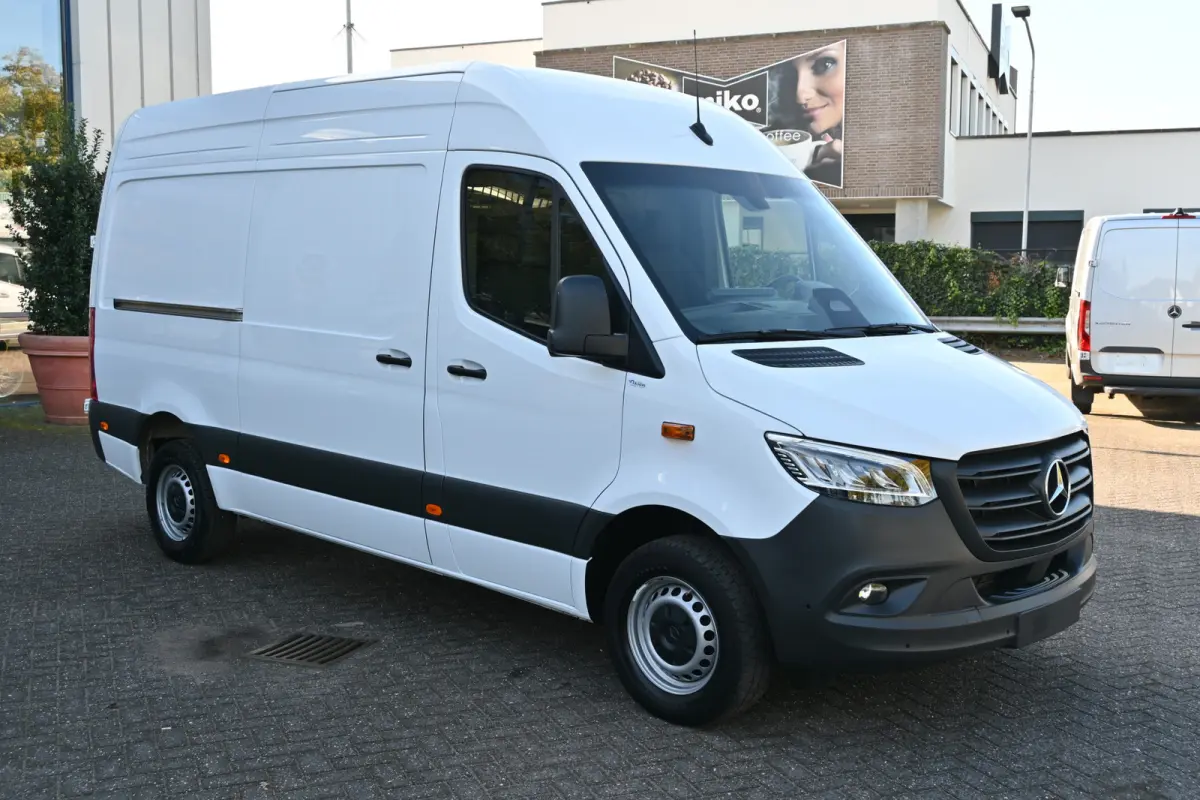 317 CDI L2H2 Pro LED, Geveerde stoel, Navigatie met camera