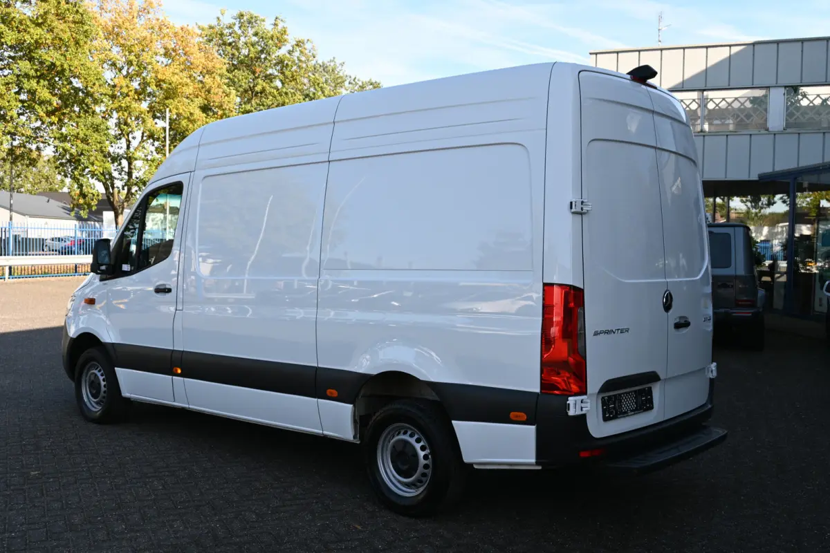 317 CDI L2H2 Pro LED, Geveerde stoel, Navigatie met camera