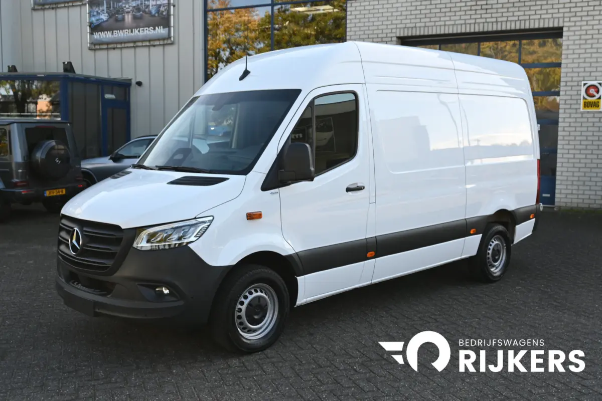 317 CDI L2H2 Pro LED, Geveerde stoel, Navigatie met camera