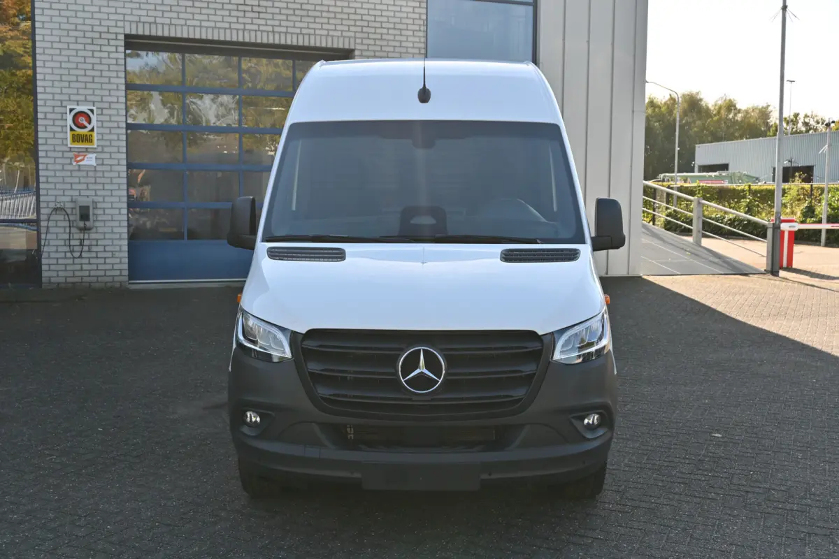 317 CDI L2H2 Pro LED, Geveerde stoel, Navigatie met camera