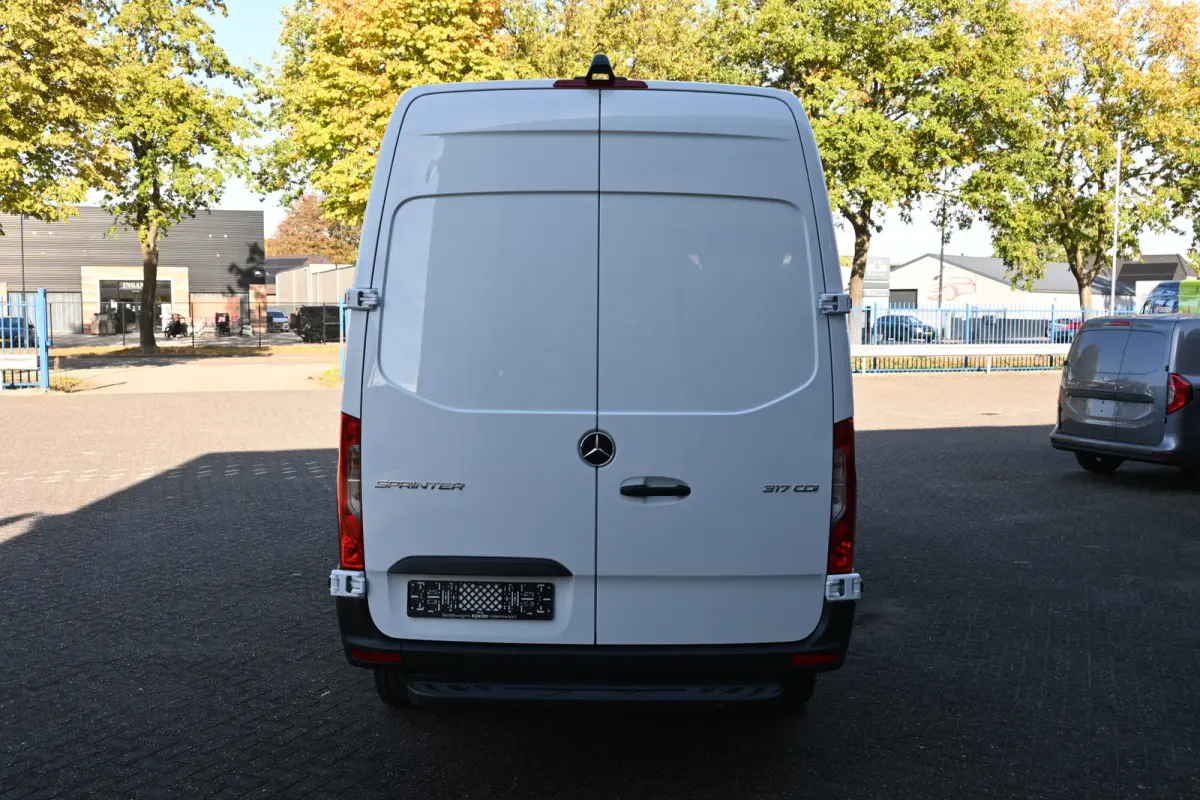 317 CDI L2H2 Pro LED, Geveerde stoel, Navigatie met camera