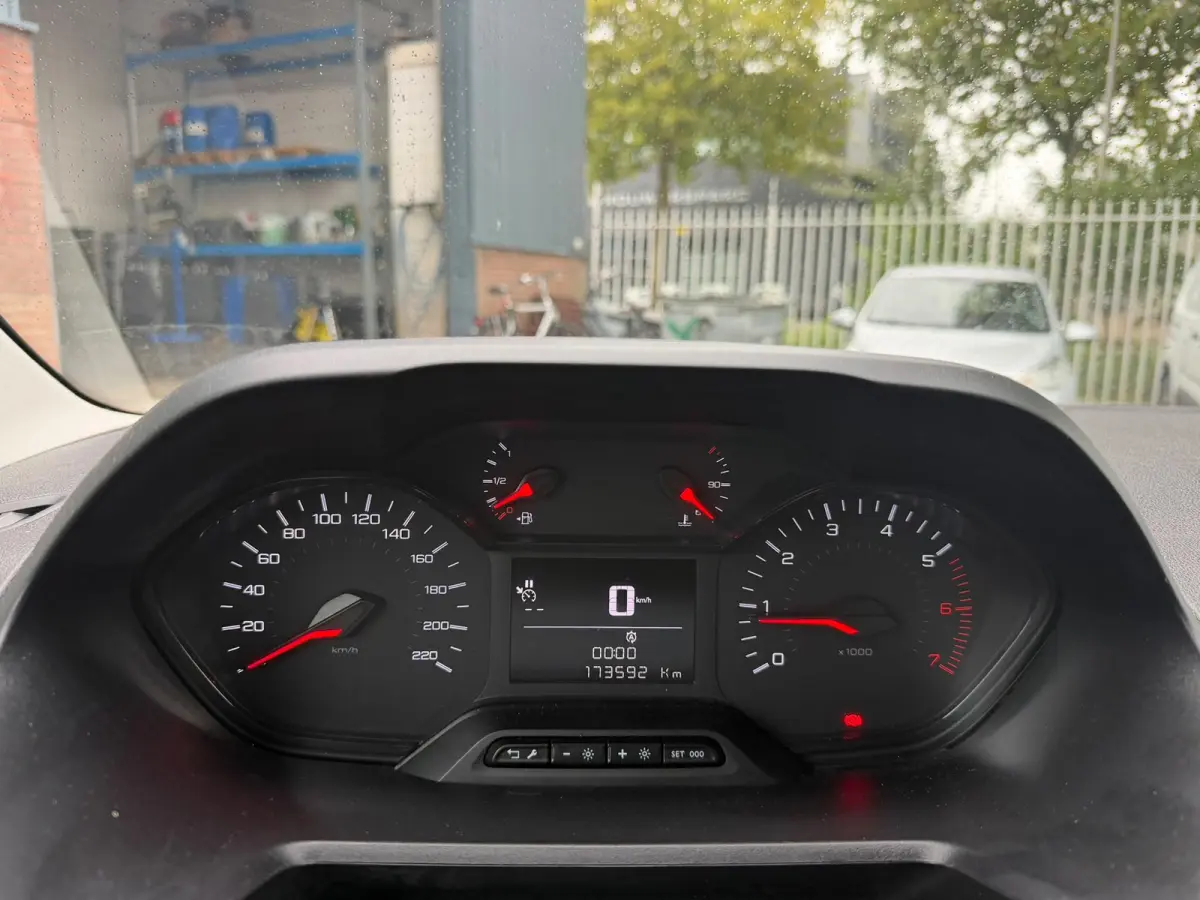 1.6 BlueHDI Premium / Trekhaak / App connect / Cruise / Laadvloer dubbel