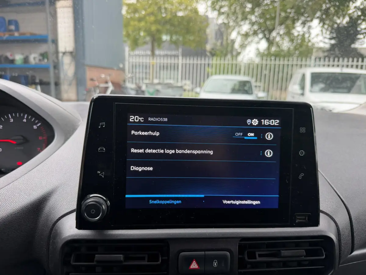 1.6 BlueHDI Premium / Trekhaak / App connect / Cruise / Laadvloer dubbel