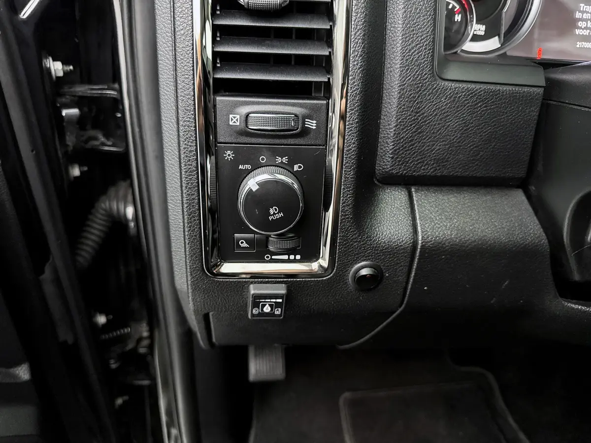 1500 5.7 V8 Quad Cab 6'4 Pano Leder Prins LPG Alpine audio Trekhaak