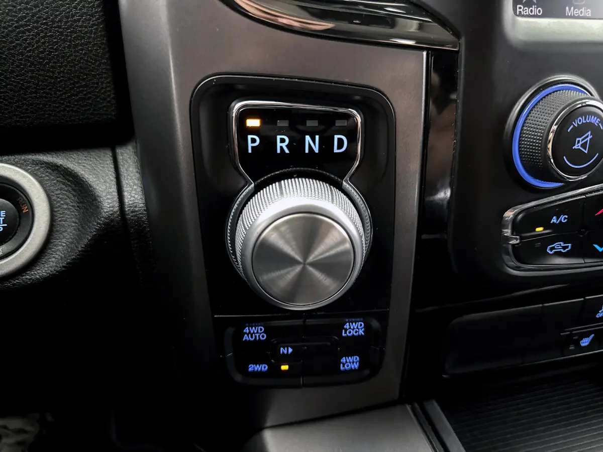 1500 5.7 V8 Quad Cab 6'4 Pano Leder Prins LPG Alpine audio Trekhaak