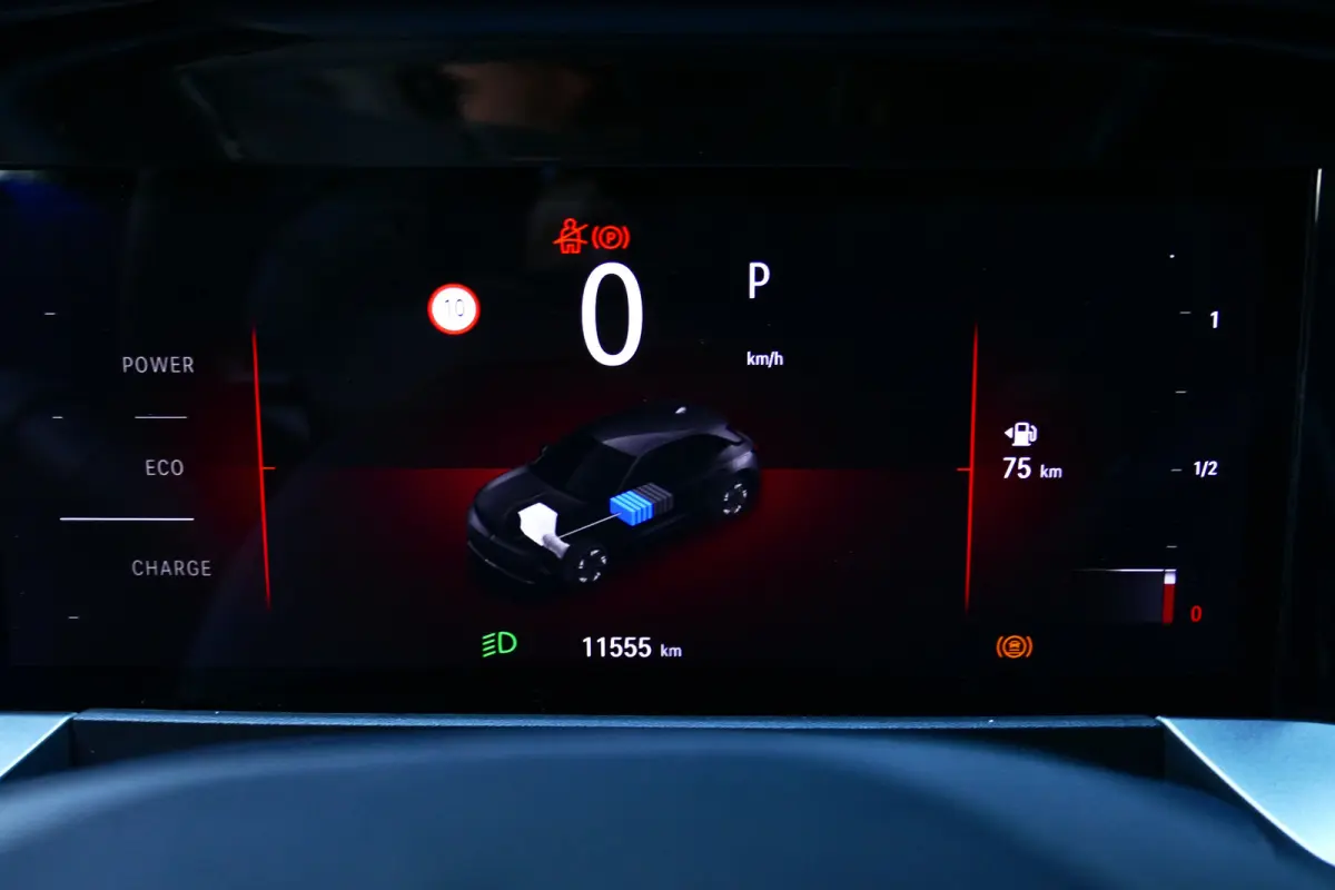 1.2 TURBO HYBRID GS AUTOMAAT / CAMERA / STUURVERWARMING / FULL-LED / KEYLESS / NAVI / CLIMA / PDC / BLUETOOTH / ADAPT. CRUISECONTROL / 1E EIGENAAR / SCHITTERENDE !!