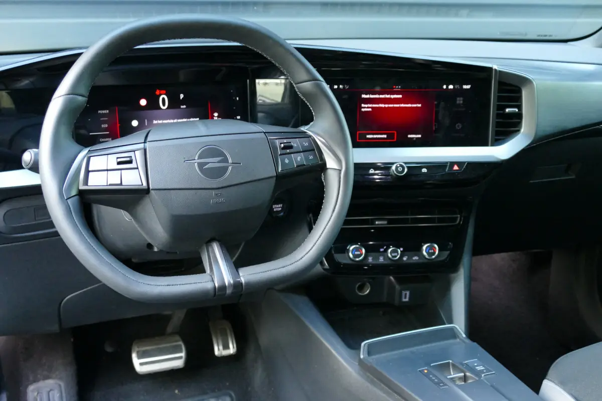 1.2 TURBO HYBRID GS AUTOMAAT / CAMERA / STUURVERWARMING / FULL-LED / KEYLESS / NAVI / CLIMA / PDC / BLUETOOTH / ADAPT. CRUISECONTROL / 1E EIGENAAR / SCHITTERENDE !!
