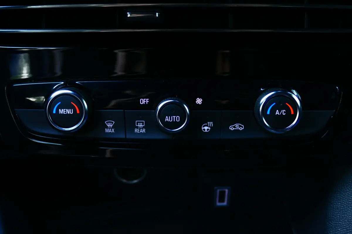 1.2 TURBO HYBRID GS AUTOMAAT / CAMERA / STUURVERWARMING / FULL-LED / KEYLESS / NAVI / CLIMA / PDC / BLUETOOTH / ADAPT. CRUISECONTROL / 1E EIGENAAR / SCHITTERENDE !!