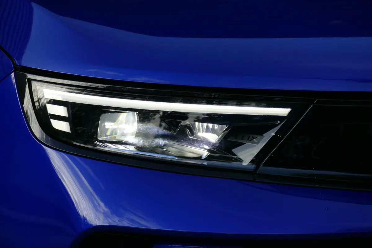 1.2 TURBO HYBRID GS AUTOMAAT / CAMERA / STUURVERWARMING / FULL-LED / KEYLESS / NAVI / CLIMA / PDC / BLUETOOTH / ADAPT. CRUISECONTROL / 1E EIGENAAR / SCHITTERENDE !!