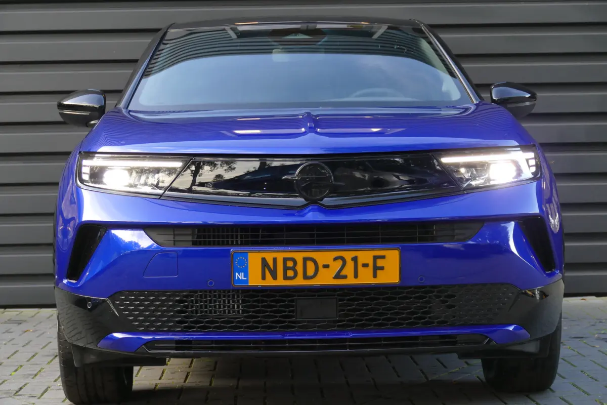 1.2 TURBO HYBRID GS AUTOMAAT / CAMERA / STUURVERWARMING / FULL-LED / KEYLESS / NAVI / CLIMA / PDC / BLUETOOTH / ADAPT. CRUISECONTROL / 1E EIGENAAR / SCHITTERENDE !!