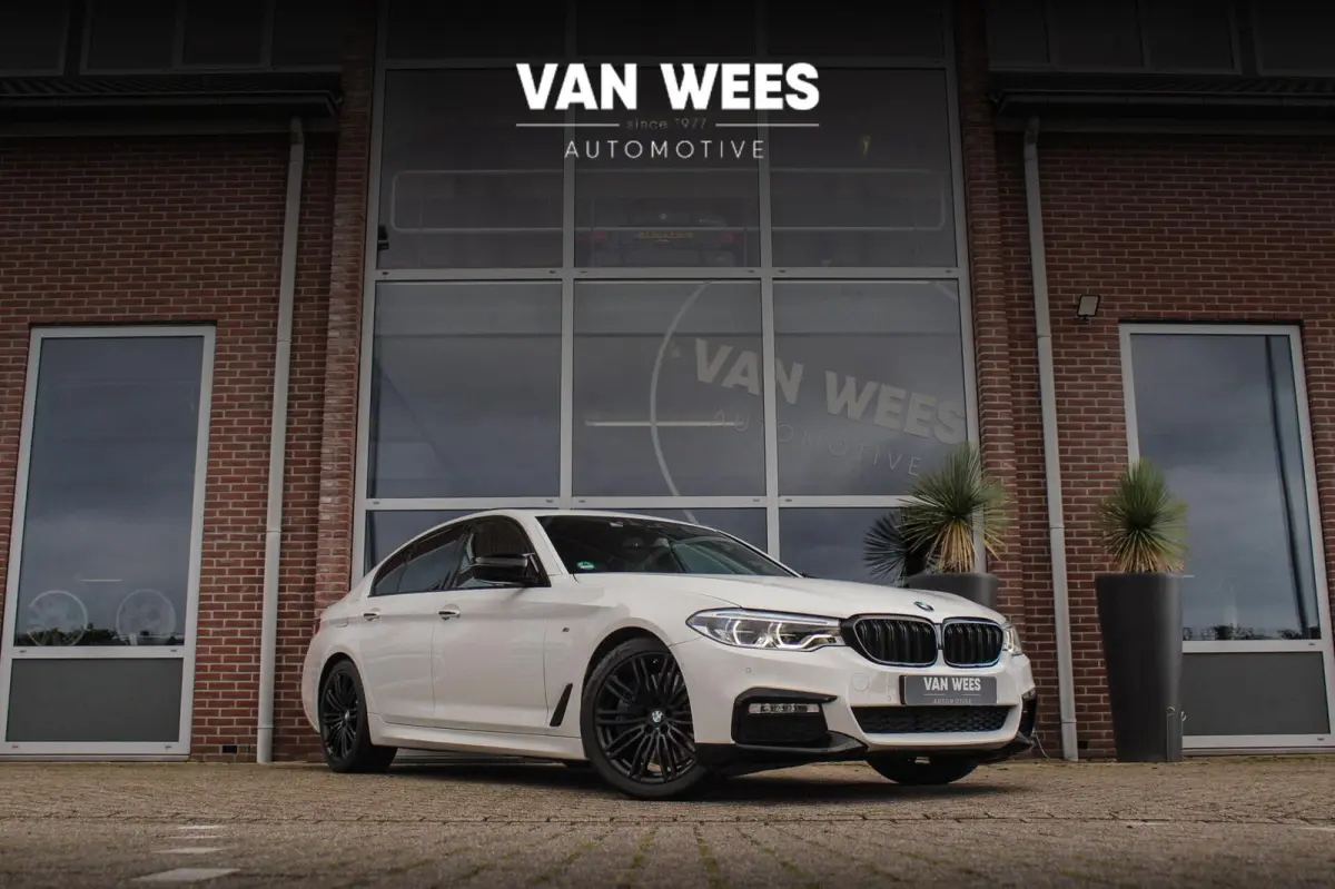 540i High Executive | M Sportpakket | Driving Assistant | Harman/Kardon | Schuif-/kanteldak | LED adaptief | M-sport remmen | Shadow Line | Parking Assistant | PDC